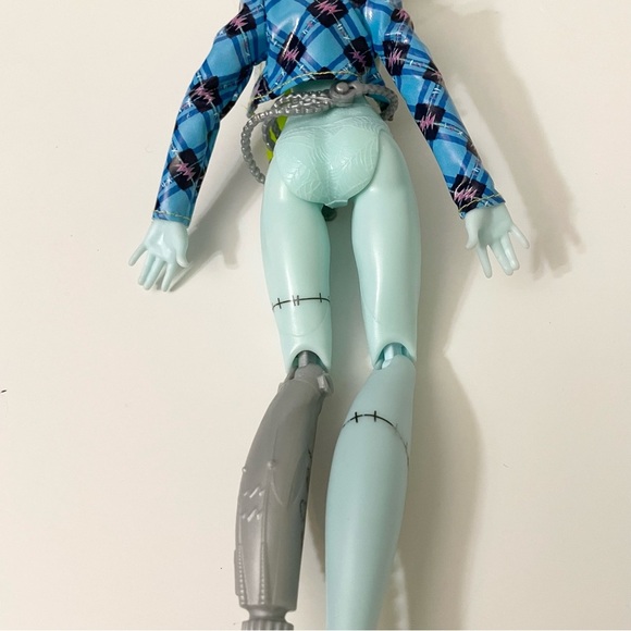 Monster High Frankie Stein Coffee Break Doll - Picture 13 of 15